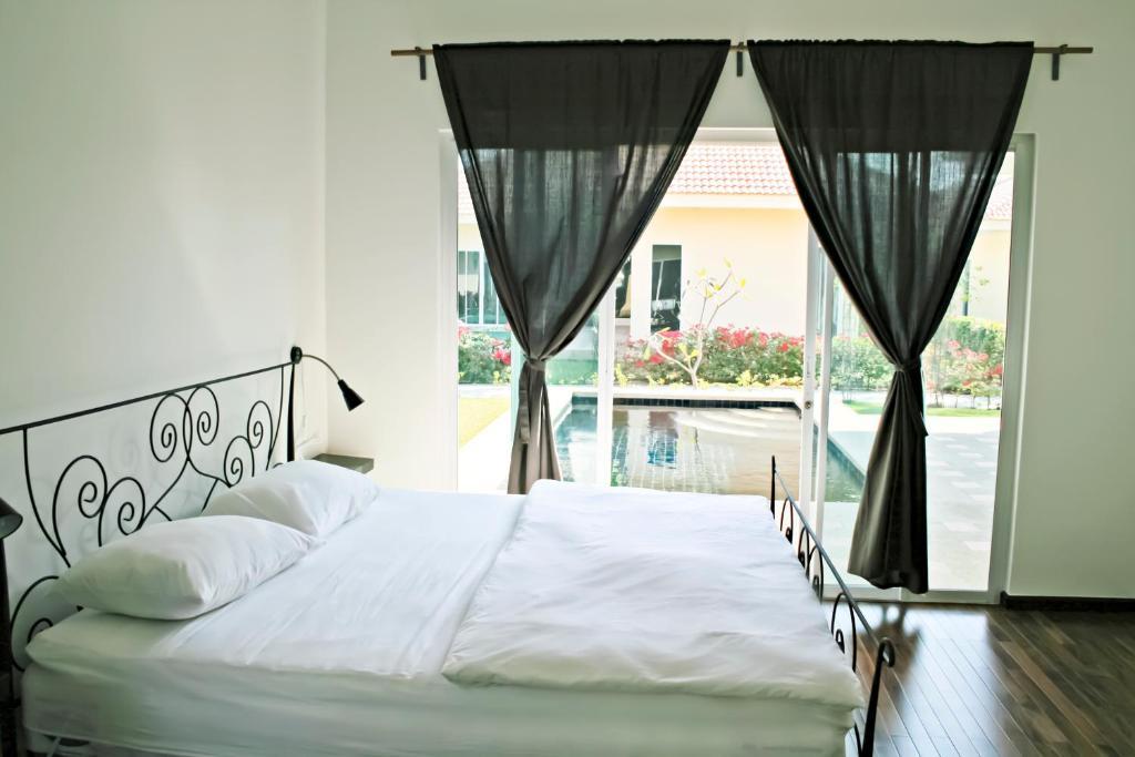 Garden Hills Villa Resort Cha-Am Bagian luar foto